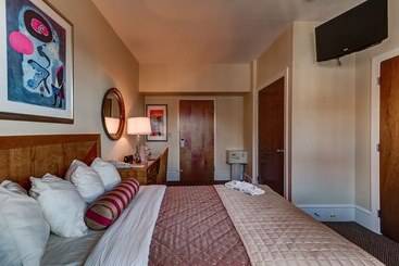 هتل Alexander Inn