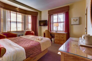 هتل Alexander Inn