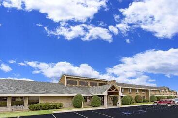 هتل Americinn By Wyndham Dickinson
