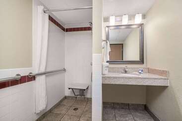 هتل Americinn By Wyndham Fargo West Acres