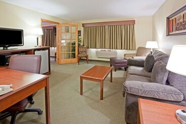 هتل Americinn By Wyndham Fargo West Acres