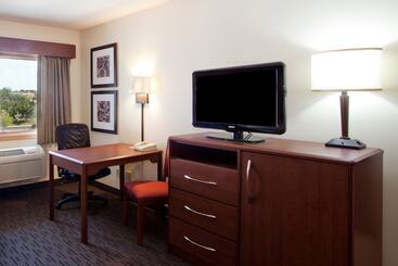 هتل Americinn By Wyndham Fargo West Acres