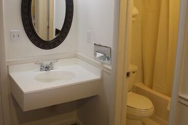 هتل Anchorage Inn Burlington