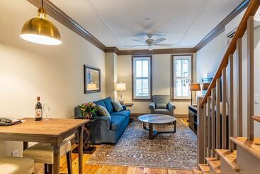 هتل Andrew Pinckney Inn