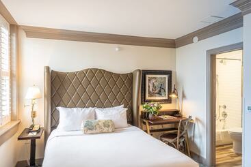 هتل Andrew Pinckney Inn
