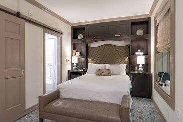 هتل Andrew Pinckney Inn