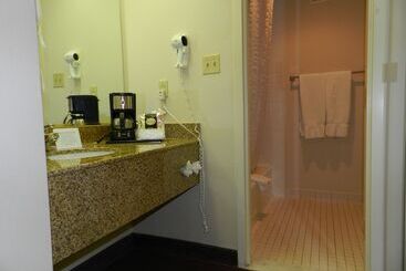 هتل Ashmore Inn And Suites Lubbock