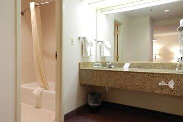 هتل Ashmore Inn And Suites Lubbock