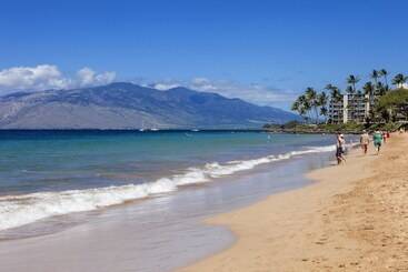هتل Aston At The Maui Banyan