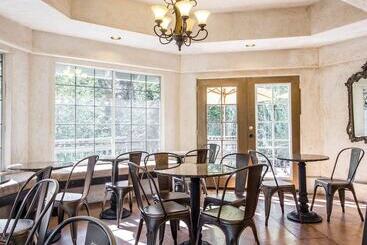 Baechtel Creek Inn, Ascend Hotel Collection