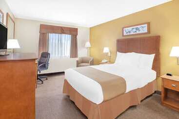 هتل Baymont By Wyndham Port Huron