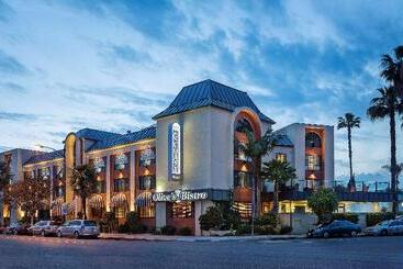 هتل Coast Burbank