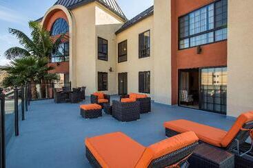 هتل Coast Burbank