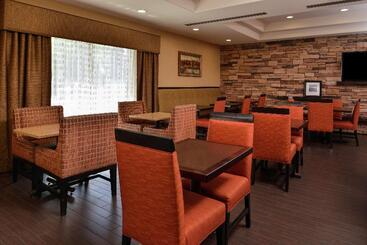 هتل Hampton Inn Idaho Falls/airport
