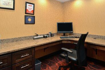 هتل Hampton Inn Idaho Falls/airport