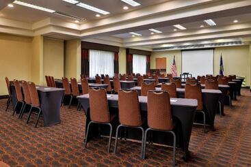 هتل Hampton Inn Idaho Falls/airport