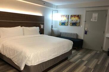 هتل Holiday Inn Express & Suites Tempe By Ihg