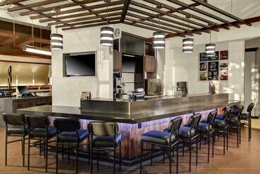 هتل Hyatt Place Denver Airport
