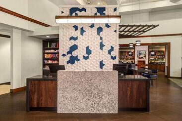 هتل Hyatt Place Denver Airport