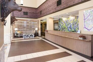 هتل Springhill Suites By Marriott Dallas Downtown / West End