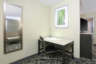 هتل Springhill Suites By Marriott Oklahoma City Quail Springs