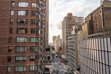 Square Hotel At Times Square