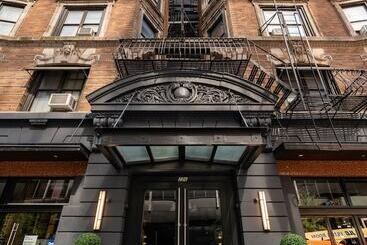 Square Hotel At Times Square