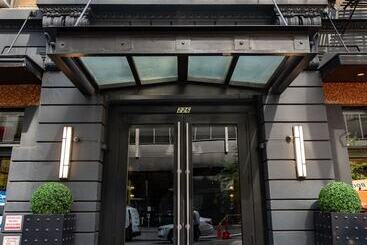 Square Hotel At Times Square