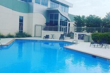 Oasis Hotel & Conv. Center, Ascend Hotel Collection