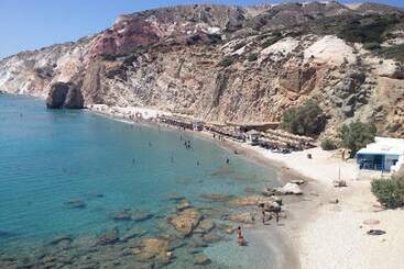 تختخواب و صبحانه Konstantinos