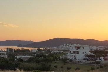تختخواب و صبحانه Konstantinos