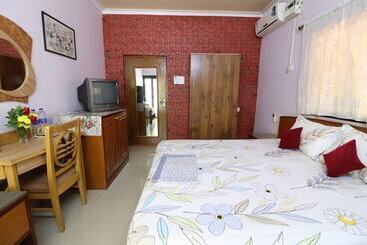 تختخواب و صبحانه Mama Mids Home