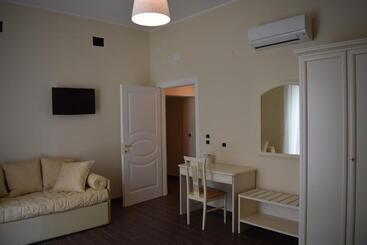 Domus Al Corso Con Servizio B&b