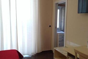 Domus Al Corso Con Servizio B&b