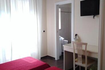Domus Al Corso Con Servizio B&b