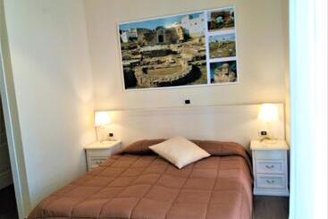 Domus Al Corso Con Servizio B&b