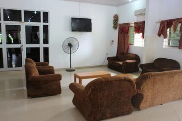 هتل Pioneer Guest Lodge