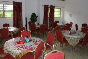 هتل Pioneer Guest Lodge