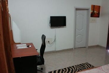هتل Pioneer Guest Lodge