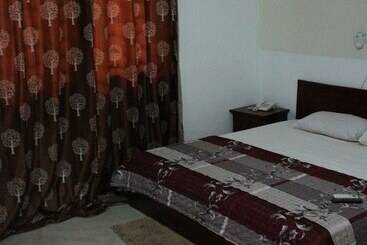 هتل Pioneer Guest Lodge