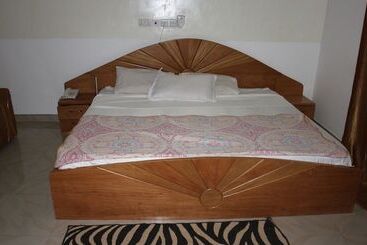 هتل Pioneer Guest Lodge