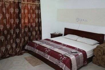 هتل Pioneer Guest Lodge