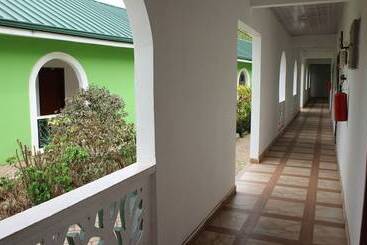 هتل Pioneer Guest Lodge