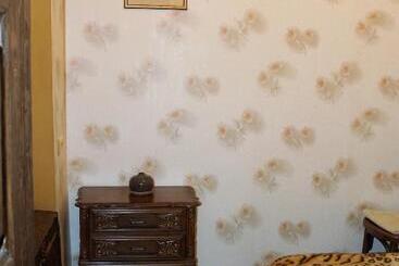 تختخواب و صبحانه Master S House Dayan