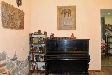 تختخواب و صبحانه Master S House Dayan