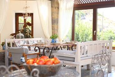 Diamond Villa