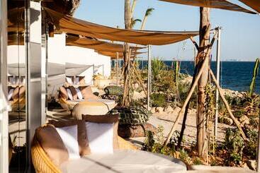 هتل La Crique Nature & Spa