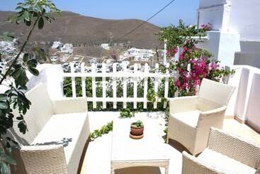 هتل Mariakis Luxury Studios