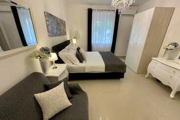 پانسیون Central Square Guest House