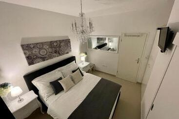 پانسیون Central Square Guest House